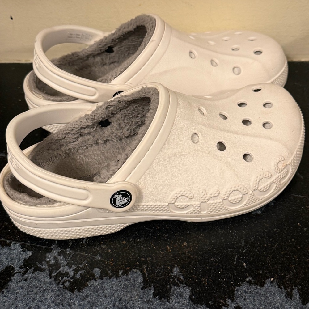 Crocs Baya Lined Clogs Size 8 White Slip-on Faux Fur